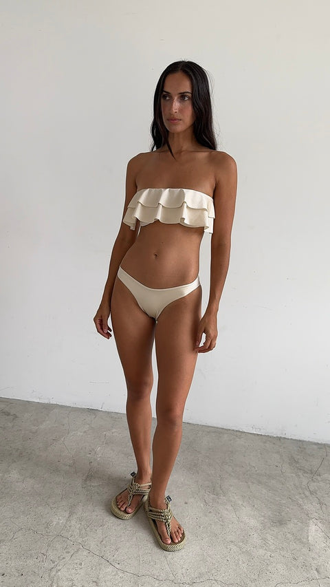 Bandeau Volantes in White Pearl