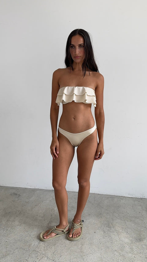 Bandeau Volantes in White Pearl