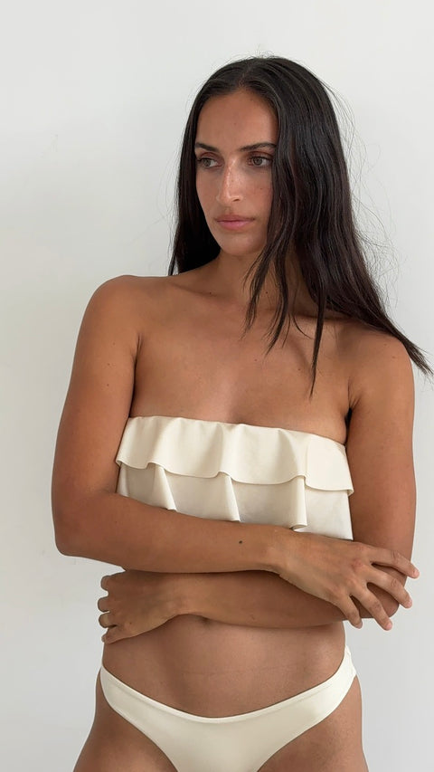 Bandeau Volantes in White Pearl