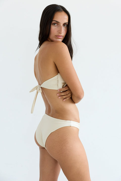 Bandeau Volantes in White Pearl
